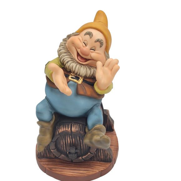 WDCC Walt Disney Classics Collection Snow White Happy That’s Me Figurine Dwarf - Picture 1 of 16